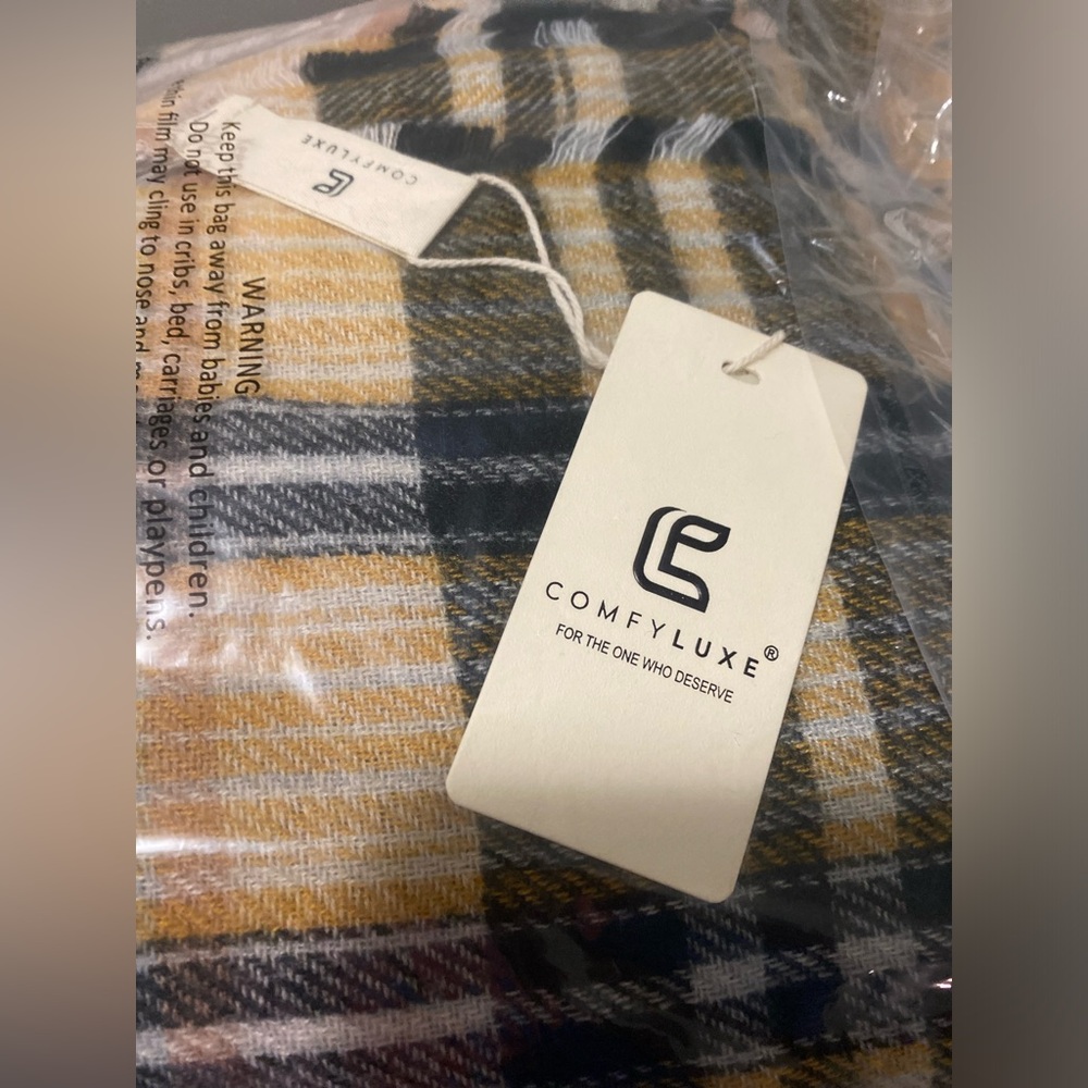 NWT Comfy Luxe Plaid Ruana, Navy and Yellow with front pockets and arm holes